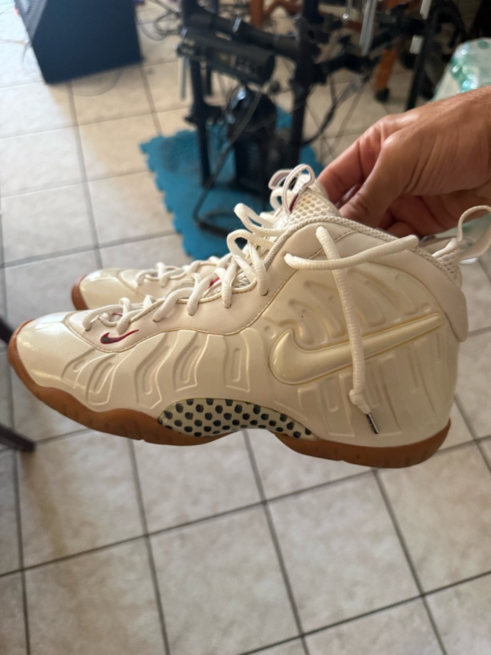 Nike Foamposite one white gum size 6y